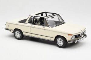 BMW 2002 Baur Cabriolet E10 Chamonix Bianco AUTOart 1:18 70532 Pressofusione — immagine 6 di 8