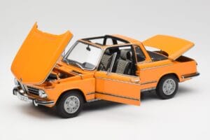 BMW 2002 E10 Cabriolet Colorado Arancione AUTOart 1:18 80430300713 Pressofusione — immagine 2 di 8