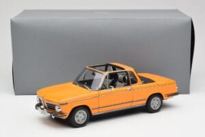 BMW 2002 E10 Cabriolet Colorado Arancione AUTOart 1:18 80430300713 Pressofusione — immagine 8 di 8