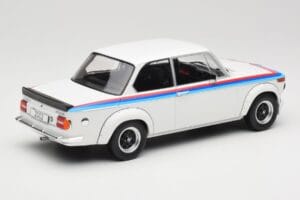 BMW 2002 E10 Turbo Bianco MCG 1:18 MCG18408-R Pressofusione — immagine 2 di 6