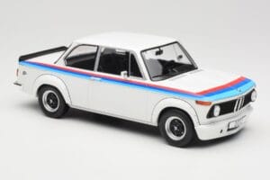 BMW 2002 E10 Turbo Bianco MCG 1:18 MCG18408-R Pressofusione — immagine 4 di 6