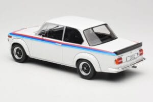 BMW 2002 E10 Turbo Bianco MCG 1:18 MCG18408-R Pressofusione — immagine 5 di 6