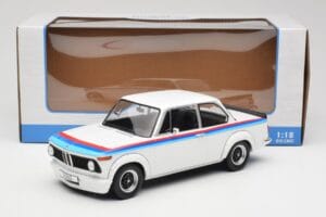 BMW 2002 E10 Turbo Bianco MCG 1:18 MCG18408-R Pressofusione — immagine 6 di 6