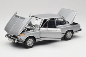BMW 2002 Tii Polaris Argento AUTOart 1:18 80430146517 Pressofusione — immagine 2 di 8