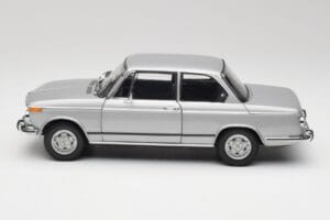 BMW 2002 Tii Polaris Argento AUTOart 1:18 80430146517 Pressofusione — immagine 4 di 8