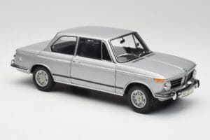 BMW 2002 Tii Polaris Argento AUTOart 1:18 80430146517 Pressofusione — immagine 6 di 8