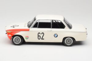 BMW 2002 tiK BMW AG #1 H. Hahne / D. Quester Class Winner Guards International 6 Hours Brands Hatch 1969 Minichamps 1:18 1556 — immagine 3 di 6