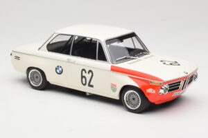 BMW 2002 tiK BMW AG #1 H. Hahne / D. Quester Class Winner Guards International 6 Hours Brands Hatch 1969 Minichamps 1:18 1556 — immagine 4 di 6