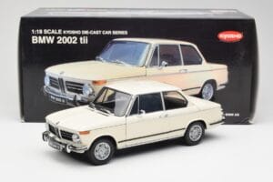 BMW 2002 Bianco Kyosho 1:18 08541W Pressofusione — immagine 8 di 8