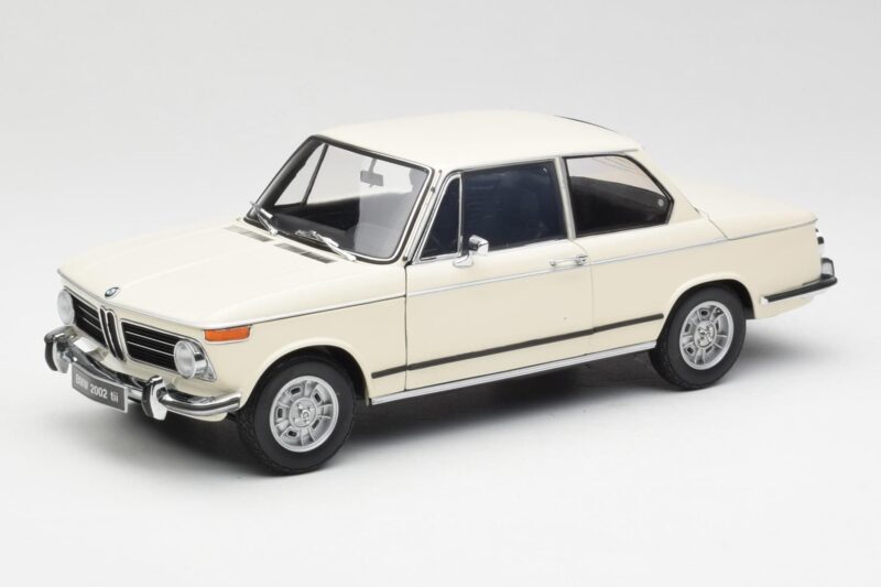 BMW 2002 Bianco Kyosho 1:18 08541W Pressofusione