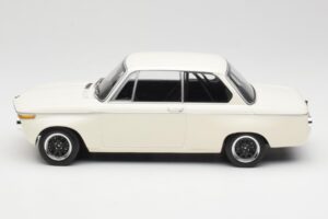 BMW 2002 Bianco Plain Body Version Minichamps 1:18 155702600 Pressofusione — immagine 3 di 6