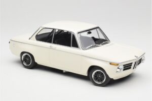 BMW 2002 Bianco Plain Body Version Minichamps 1:18 155702600 Pressofusione — immagine 4 di 6
