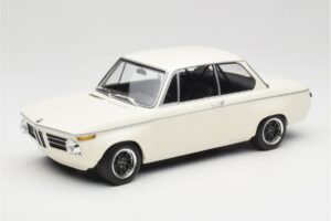 BMW 2002 Bianco Plain Body Version Minichamps 1:18 155702600 Pressofusione