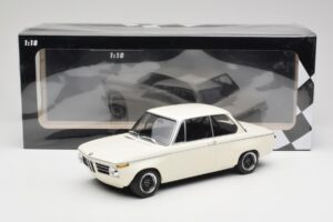 BMW 2002 Bianco Plain Body Version Minichamps 1:18 155702600 Pressofusione — immagine 6 di 6