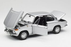 BMW 2002tii Argento AUTOart 1:18 80430151479 Pressofusione — immagine 2 di 8