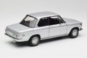 BMW 2002tii Argento AUTOart 1:18 80430151479 Pressofusione — immagine 3 di 8