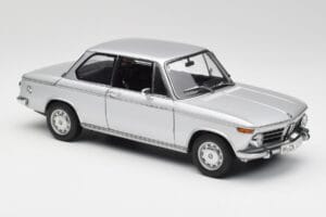 BMW 2002tii Argento AUTOart 1:18 80430151479 Pressofusione — immagine 6 di 8