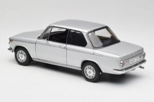 BMW 2002tii Argento AUTOart 1:18 80430151479 Pressofusione — immagine 7 di 8