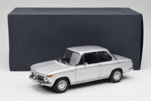 BMW 2002tii Argento AUTOart 1:18 80430151479 Pressofusione — immagine 8 di 8