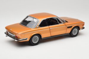 BMW 3.0 CSi E9 Gold Metallic Minichamps 1:18 180029027 Pressofusione — immagine 3 di 8
