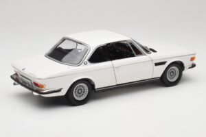 BMW 3.0 CSi E9 Bianco Minichamps 1:18 180029026 Pressofusione — immagine 3 di 8