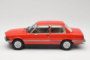BMW 316 E21 Rosso Minichamps 1:18 107024100 Resina — immagine 3 di 6