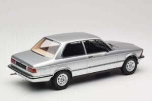 BMW 320 E21 Argento Minichamps 1:18 107024200 Resina — immagine 2 di 6