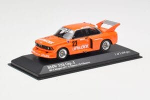 BMW 320i Group 5 #23 E. Cheever / G. Villeneuve 6 Hours of Mosport Class Winners 1977 Damaged Spoiler Minichamps 1:43 4007723 — immagine 2 di 5