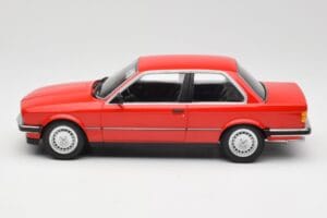 BMW 323i E21 Rosso Minichamps 1:18 155026000 Pressofusione — immagine 3 di 6