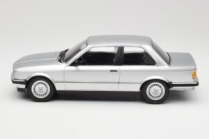 BMW 323i E21 Argento Minichamps 1:18 155026001 Pressofusione — immagine 3 di 6