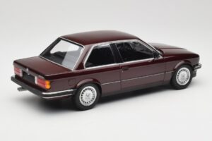 BMW 323i E30 Dark Red Metallic Minichamps 1:18 155026007 Pressofusione — immagine 2 di 6
