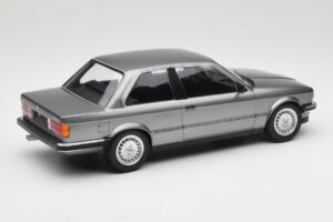 BMW 323i E30 Grey Metallic Minichamps 1:18 155026006 Pressofusione — immagine 2 di 6