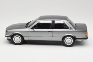 BMW 323i E30 Grey Metallic Minichamps 1:18 155026006 Pressofusione — immagine 3 di 6