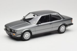 BMW 323i E30 Grey Metallic Minichamps 1:18 155026006 Pressofusione