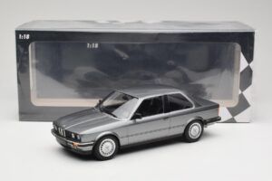 BMW 323i E30 Grey Metallic Minichamps 1:18 155026006 Pressofusione — immagine 6 di 6
