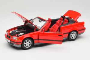 BMW 325i E36 Cabriolet Rosso Maisto 1:18 50229 Pressofusione — immagine 2 di 8