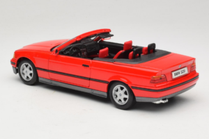 BMW 325i E36 Cabriolet Rosso Maisto 1:18 50229 Pressofusione — immagine 7 di 8