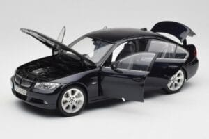 BMW 330i E46 Nero Kyosho 1:18 08731RB Pressofusione — immagine 2 di 8
