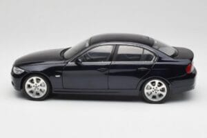 BMW 330i E46 Nero Kyosho 1:18 08731RB Pressofusione — immagine 4 di 8