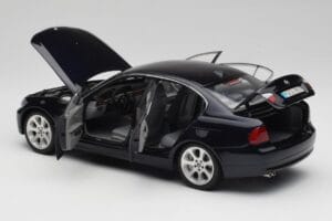 BMW 330i E46 Nero Kyosho 1:18 08731RB Pressofusione — immagine 5 di 8