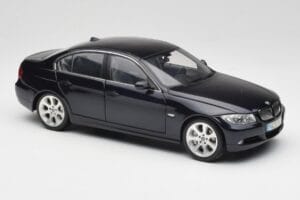 BMW 330i E46 Nero Kyosho 1:18 08731RB Pressofusione — immagine 6 di 8