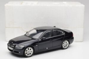 BMW 330i E46 Nero Kyosho 1:18 08731RB Pressofusione — immagine 8 di 8