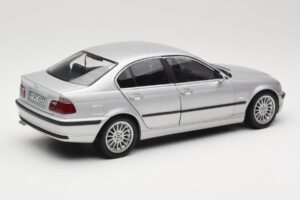 BMW 330i E46 Argento UT 1:18 80430302328 Pressofusione — immagine 3 di 8