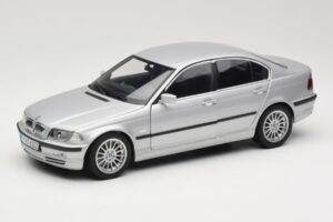 BMW 330i E46 Argento UT 1:18 80430302328 Pressofusione