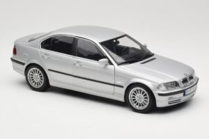 BMW 330i E46 Argento UT 1:18 80430302328 Pressofusione — immagine 6 di 8