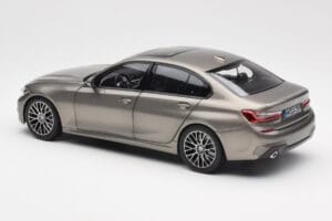 BMW 330i G20 Argento Norev 1:18 183275 Pressofusione — immagine 7 di 8