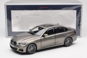 BMW 330i G20 Argento Norev 1:18 183275 Pressofusione — immagine 8 di 8