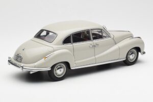 BMW 501 Cortina Grigio AUTOart 1:18 80430393098 Pressofusione — immagine 3 di 8