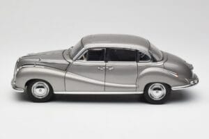 BMW 502 2.6 Luxus Silver Beige Metallic AUTOart 1:18 70591 Pressofusione — immagine 4 di 8