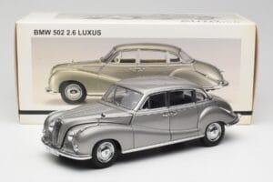 BMW 502 2.6 Luxus Silver Beige Metallic AUTOart 1:18 70591 Pressofusione — immagine 8 di 8
